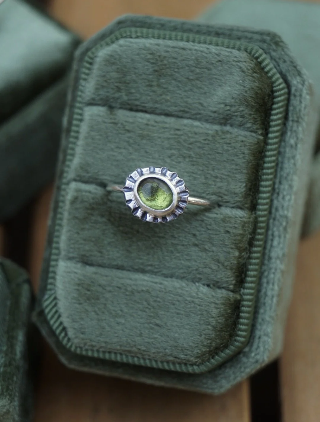 Green Tourmaline Ridge Ring // Size 6