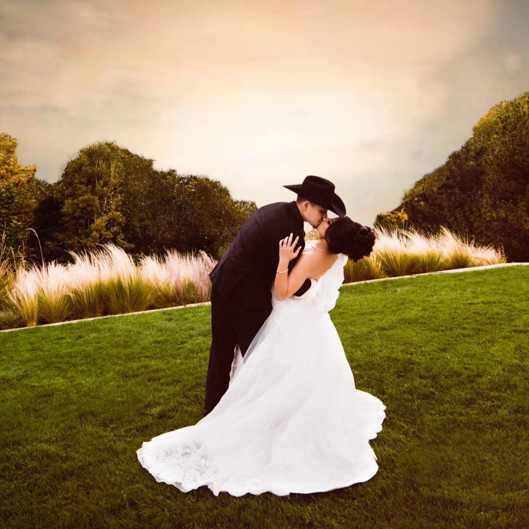 Beautiful couple at sunset! &lt;3 #wedding #weddingphotographer #