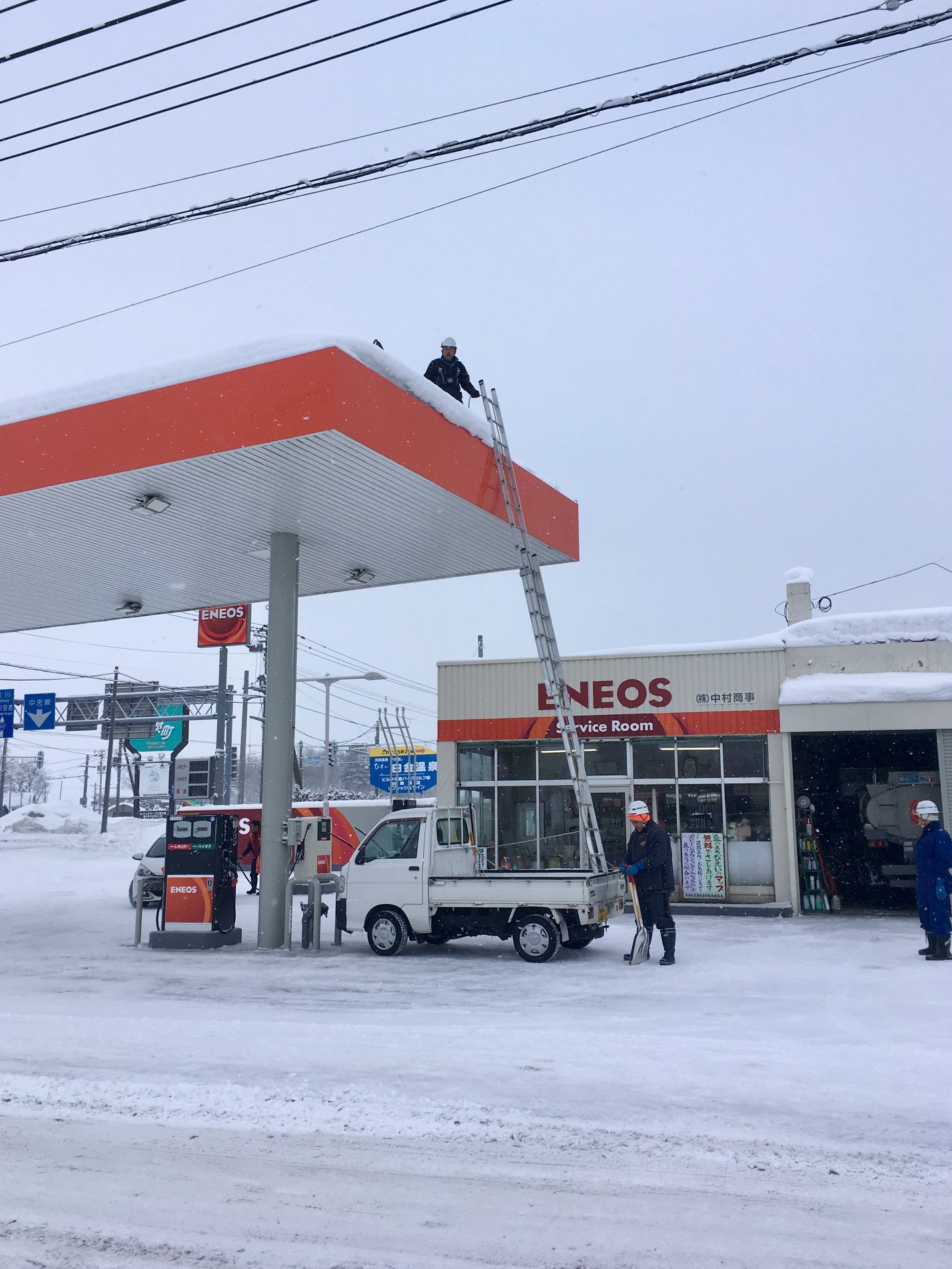 With so much snow, all roofs have to be shoveled regularly.