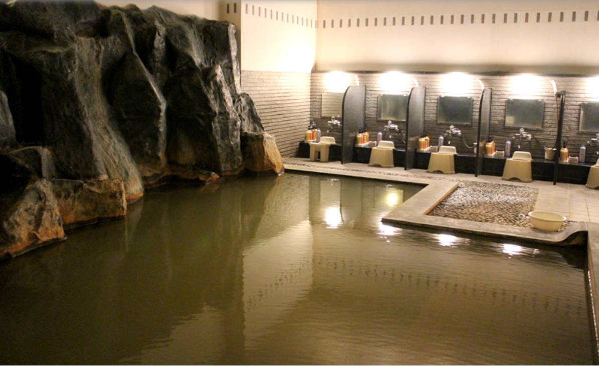 Onsen (The onsen pictures are taken from the hotel's website, as photographing in the onsen is highly discouraged).