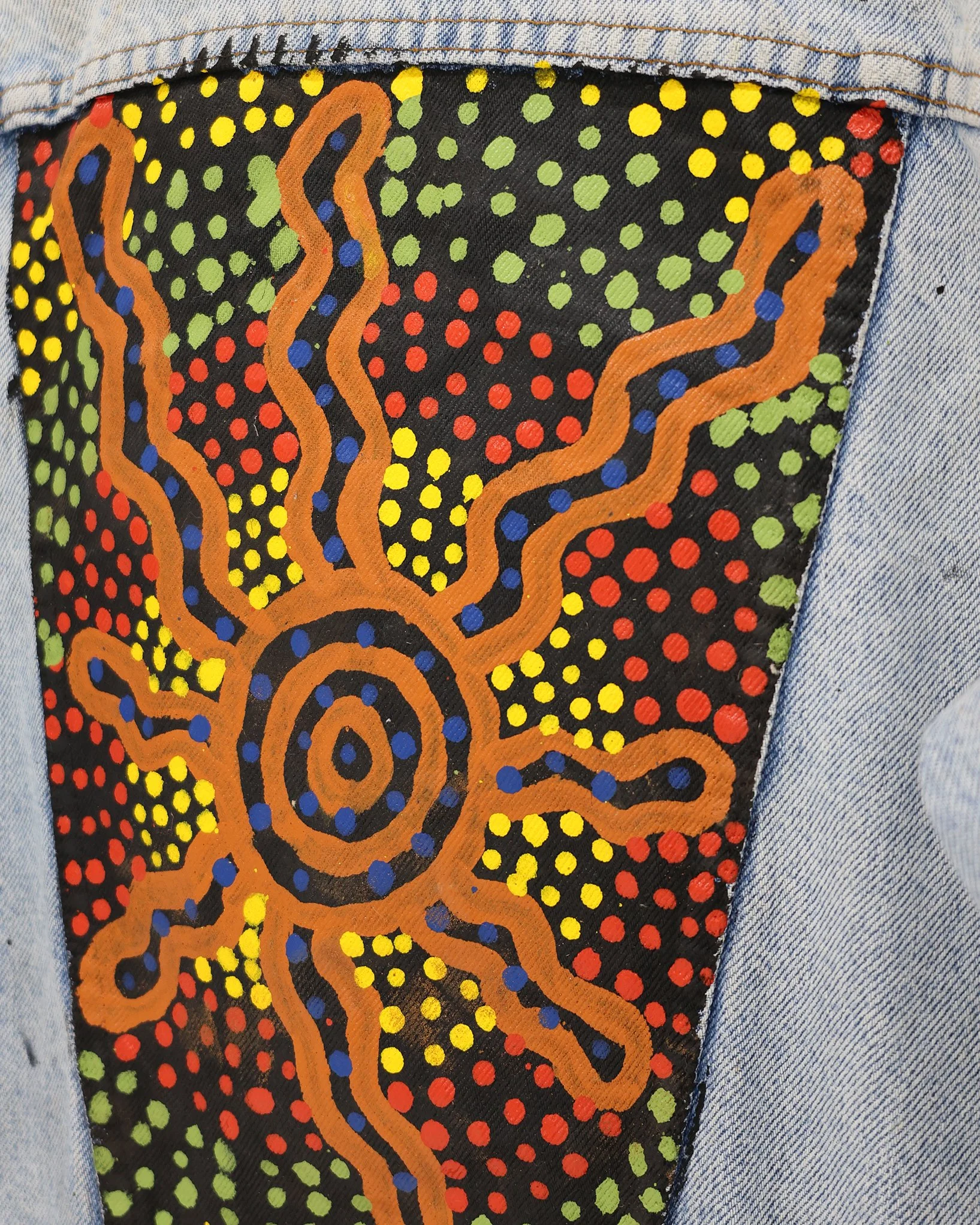 Keanu Tjakamarra Nelson yalka_tjukurrpa_bush_onion_dreaming_acrylic_on_denim_small_levis_denim_jacket_3-26 DETAIL WEB.JPG