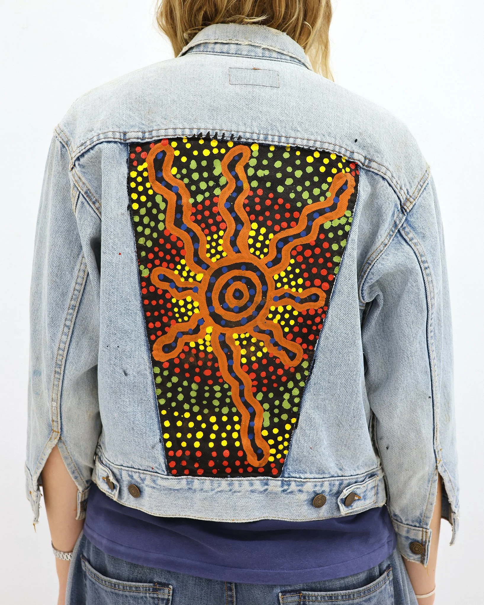 Keanu Tjakamarra Nelson yalka_tjukurrpa_bush_onion_dreaming_acrylic_on_denim_small_levis_denim_jacket_3-26 FIT WEB.JPG