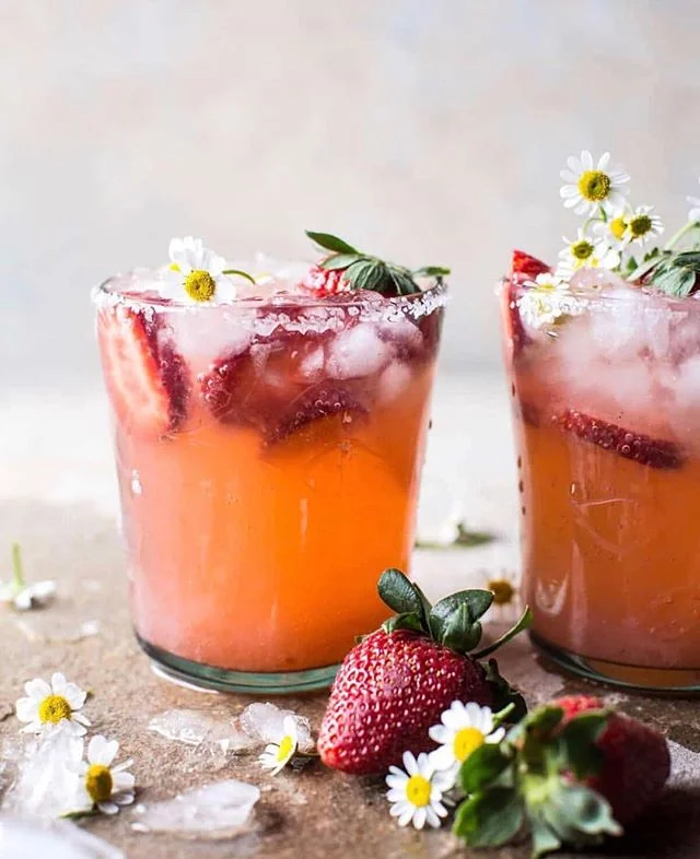 Today&rsquo;s #junegloom has me missing the sun and wishing I had this drink in hand. ❤️ Source | @dominomag 
Photo | @halfbakedharvest