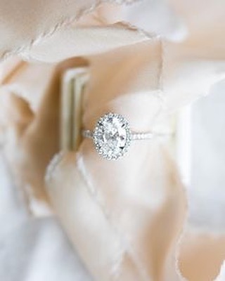 While I fully realize it&rsquo;s not officially &ldquo;engagement season&rdquo; I find myself daydreaming...
We&rsquo;d say yes&hellip;wouldn&rsquo;t you? ;) Source | @goodstone_inc