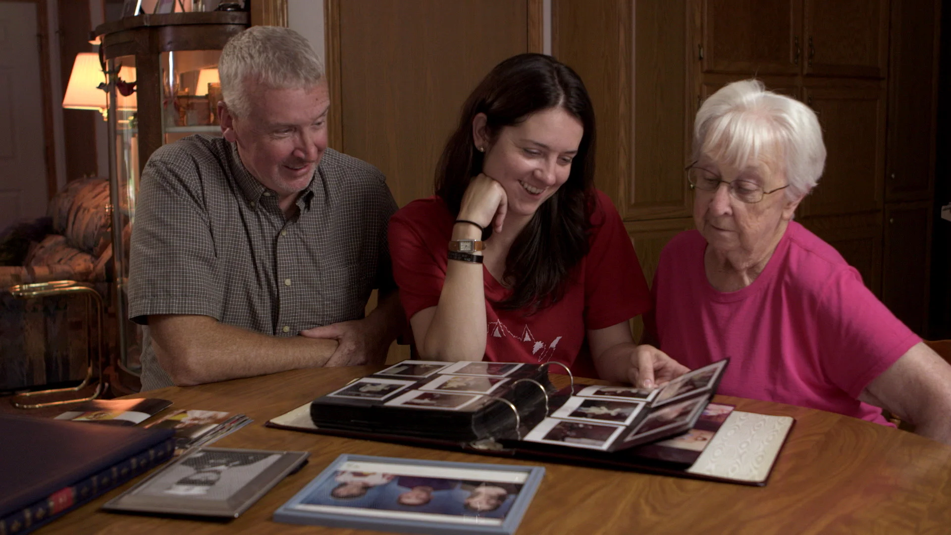 Tegan_Griffith_Family_Photo_Albums_AmericanCreed_72dpi.jpg