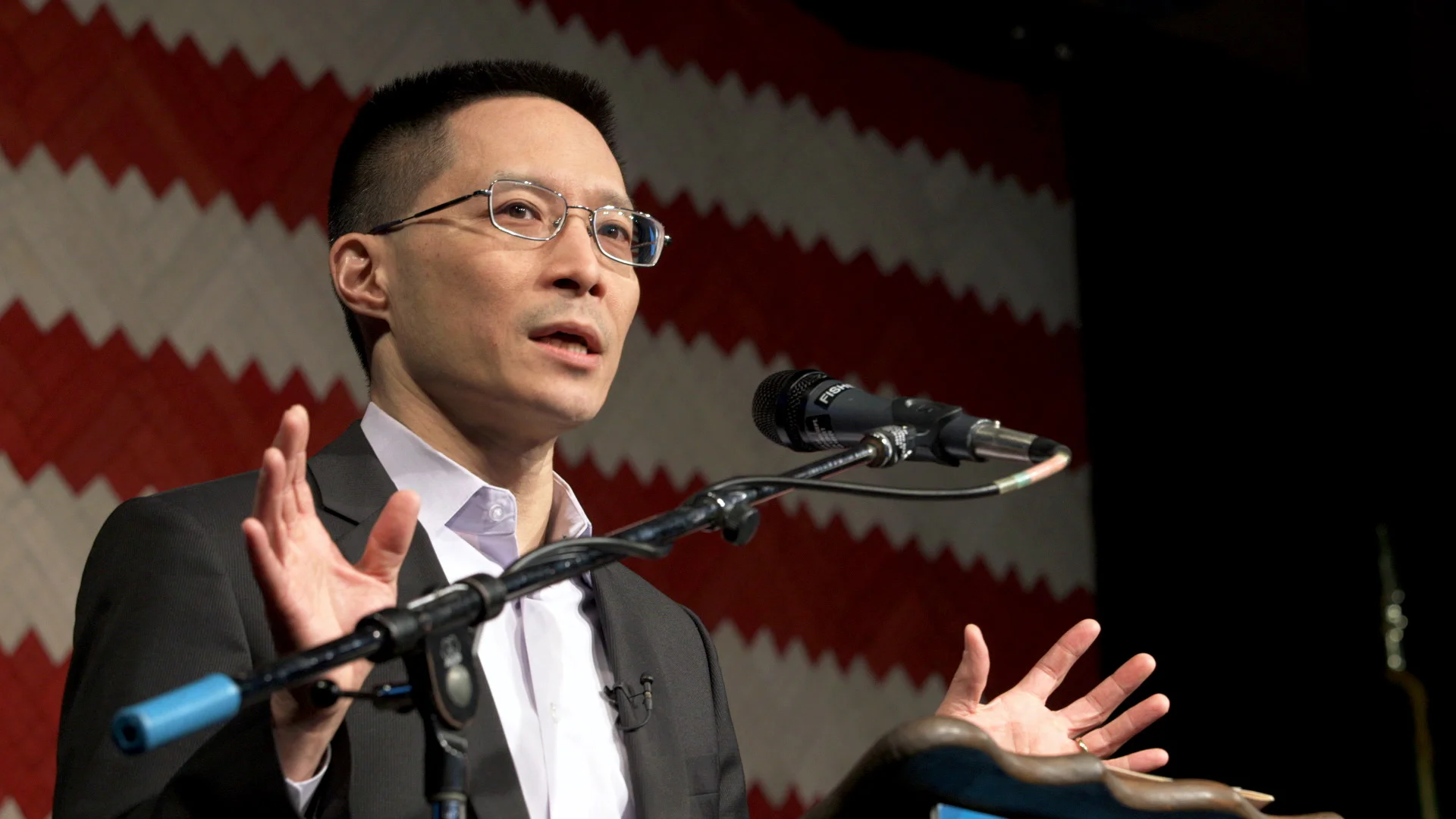 Eric_Liu_Citizen_University_Microphone_AmericanCreed_72dpi.jpg