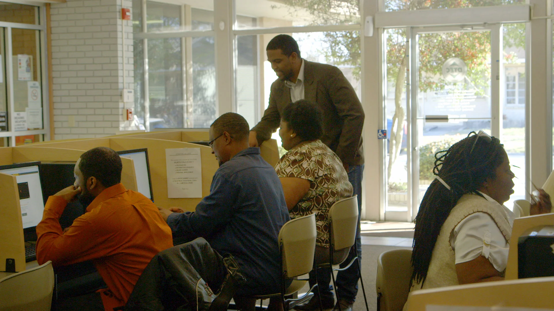 Terrence_Davenport_Stops_by_Miracles_Desk_AmericanCreed_72dpi.jpg