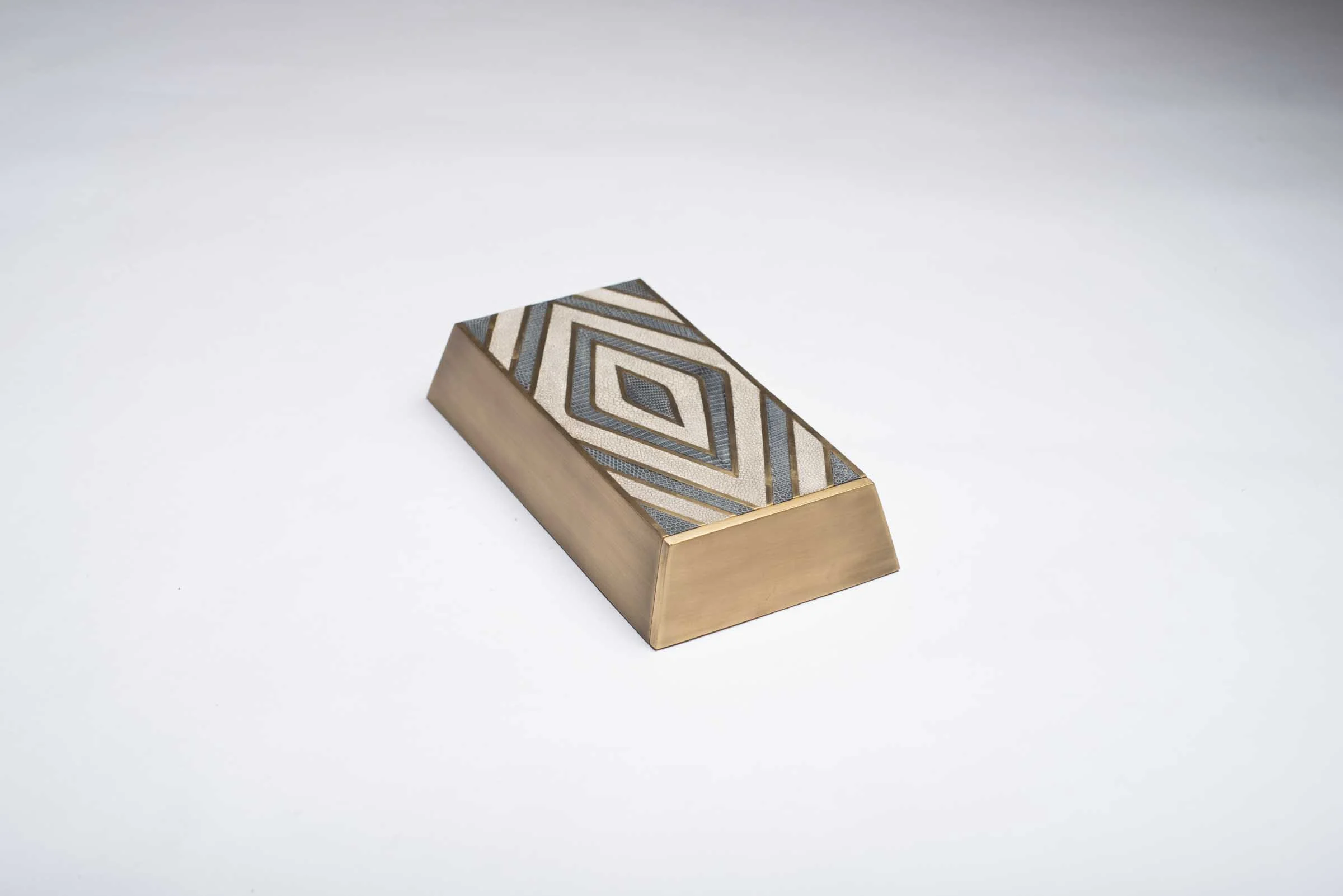 KB13M-D1-TL13-V3-Product-shop-Kifu-Paris-Texture-Shagreen-Shell-Interior-Tabletop=Decor-Accesories-Furniture.jpg