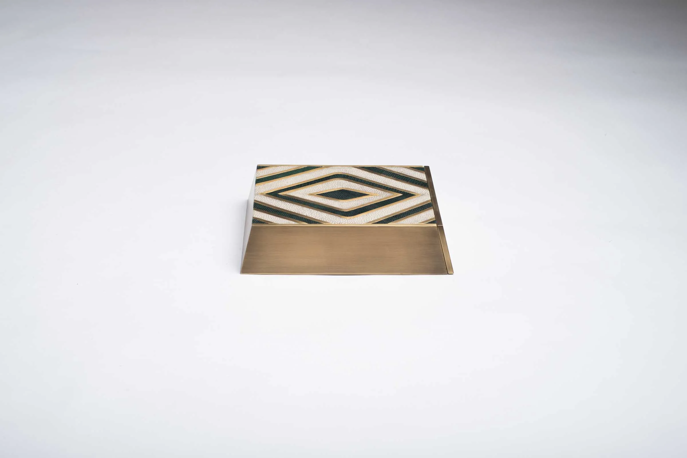 KB13L-D1-TL02-V1-Product-shop-Kifu-Paris-Texture-Shagreen-Shell-Interior-Tabletop=Decor-Accesories-Furniture.jpg