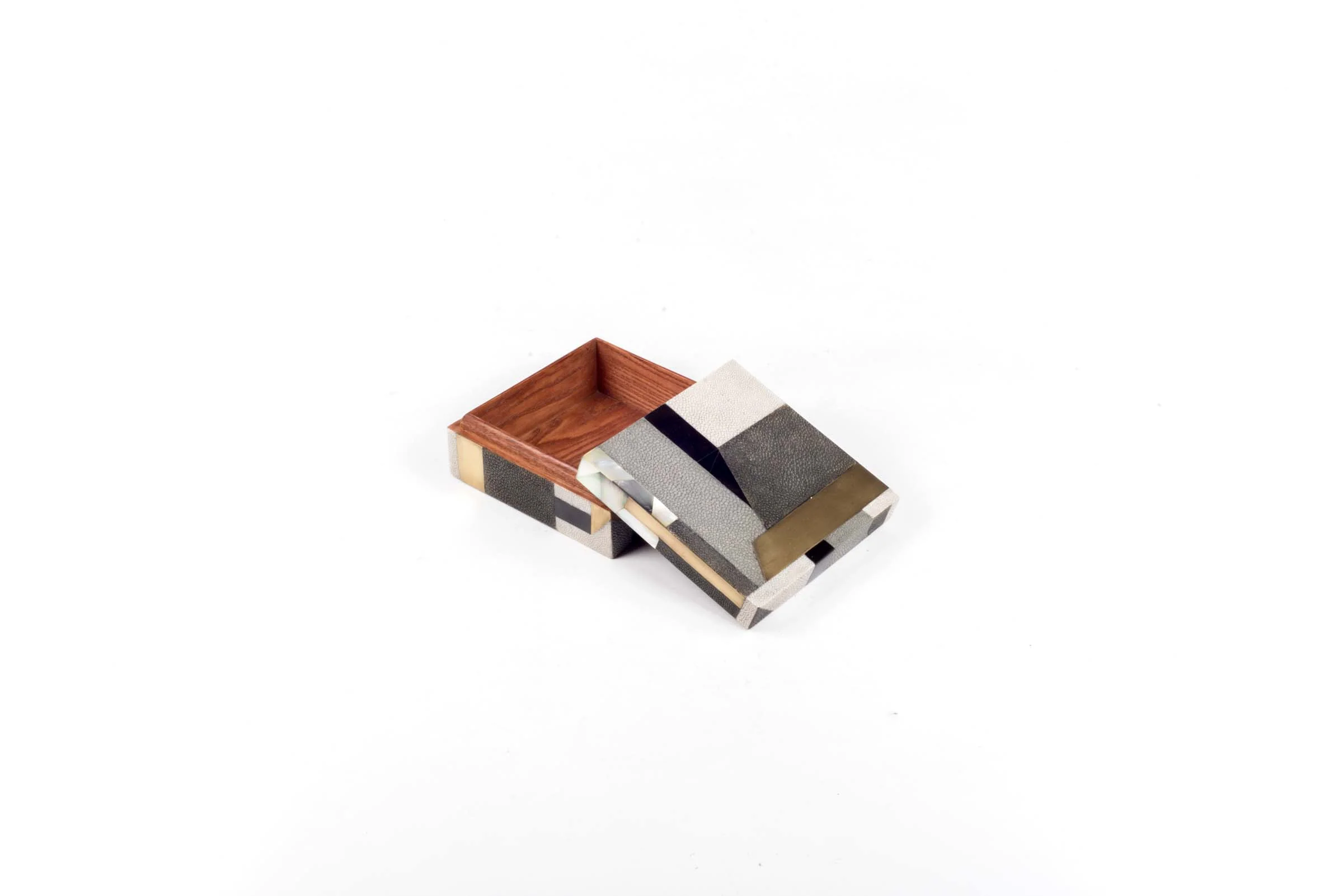 KB28S-D139-V4-Product-shop-Kifu-Paris-Texture-Shagreen-Shell-Interior-Tabletop=Decor-Accesories-Furniture.jpg
