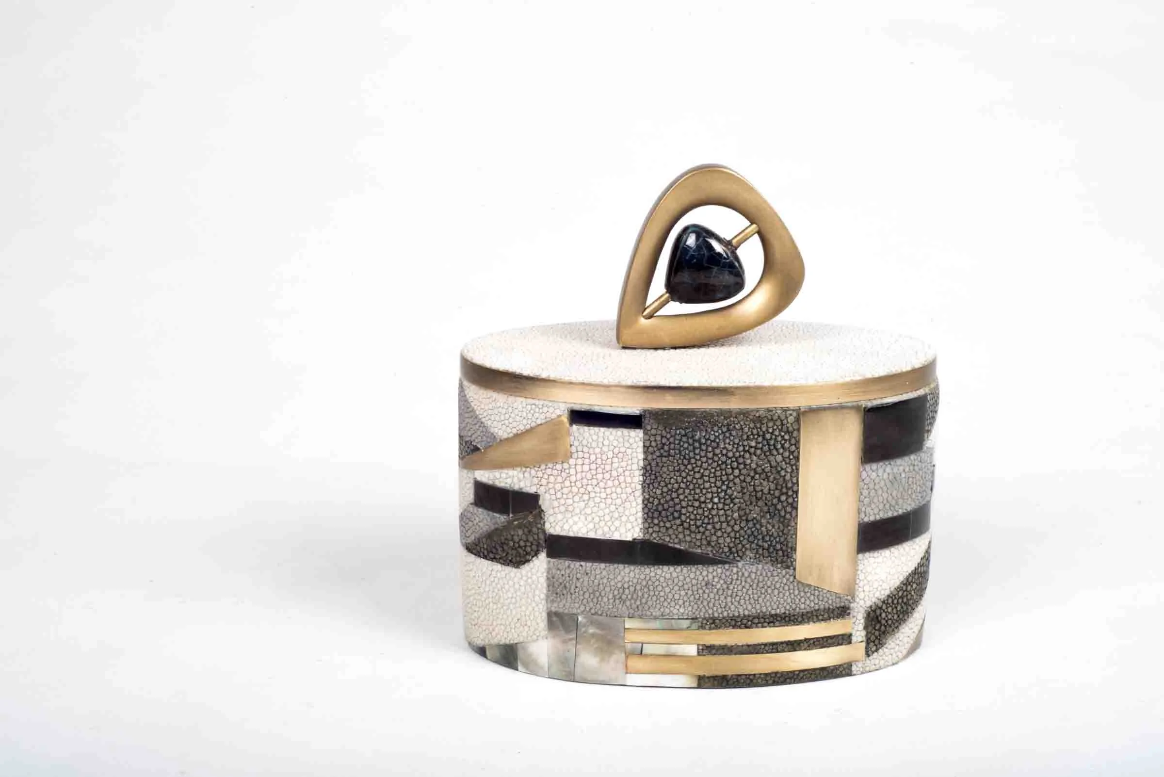 KB10-TD-D139-V1-Product-shop-Kifu-Paris-Texture-Shagreen-Shell-Interior-Tabletop=Decor-Accesories-Furniture.jpg