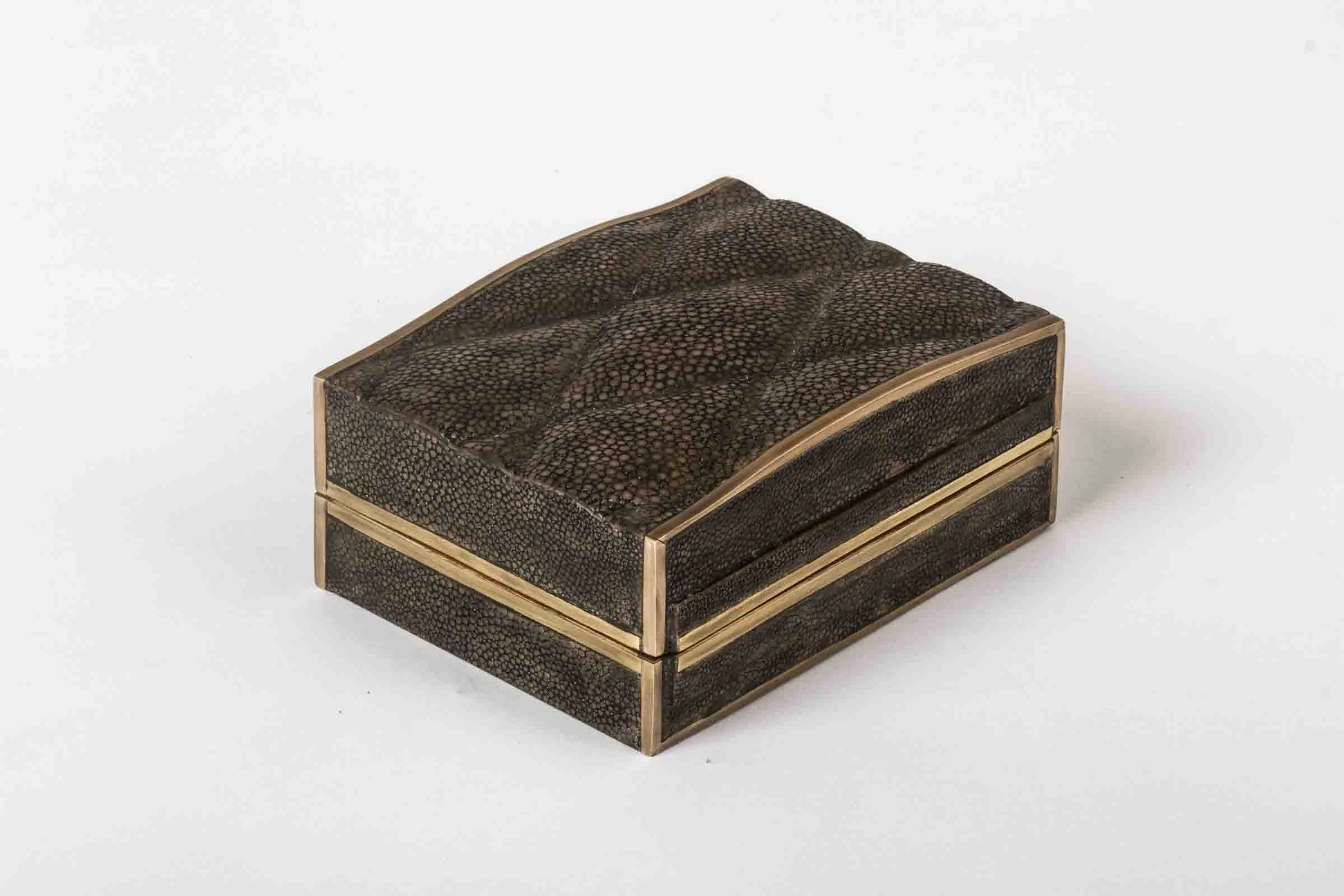 KB06-S-D101-V1-Product-shop-Kifu-Paris-Texture-Shagreen-Shell-Interior-Tabletop=Decor-Accesories-Furniture.jpg