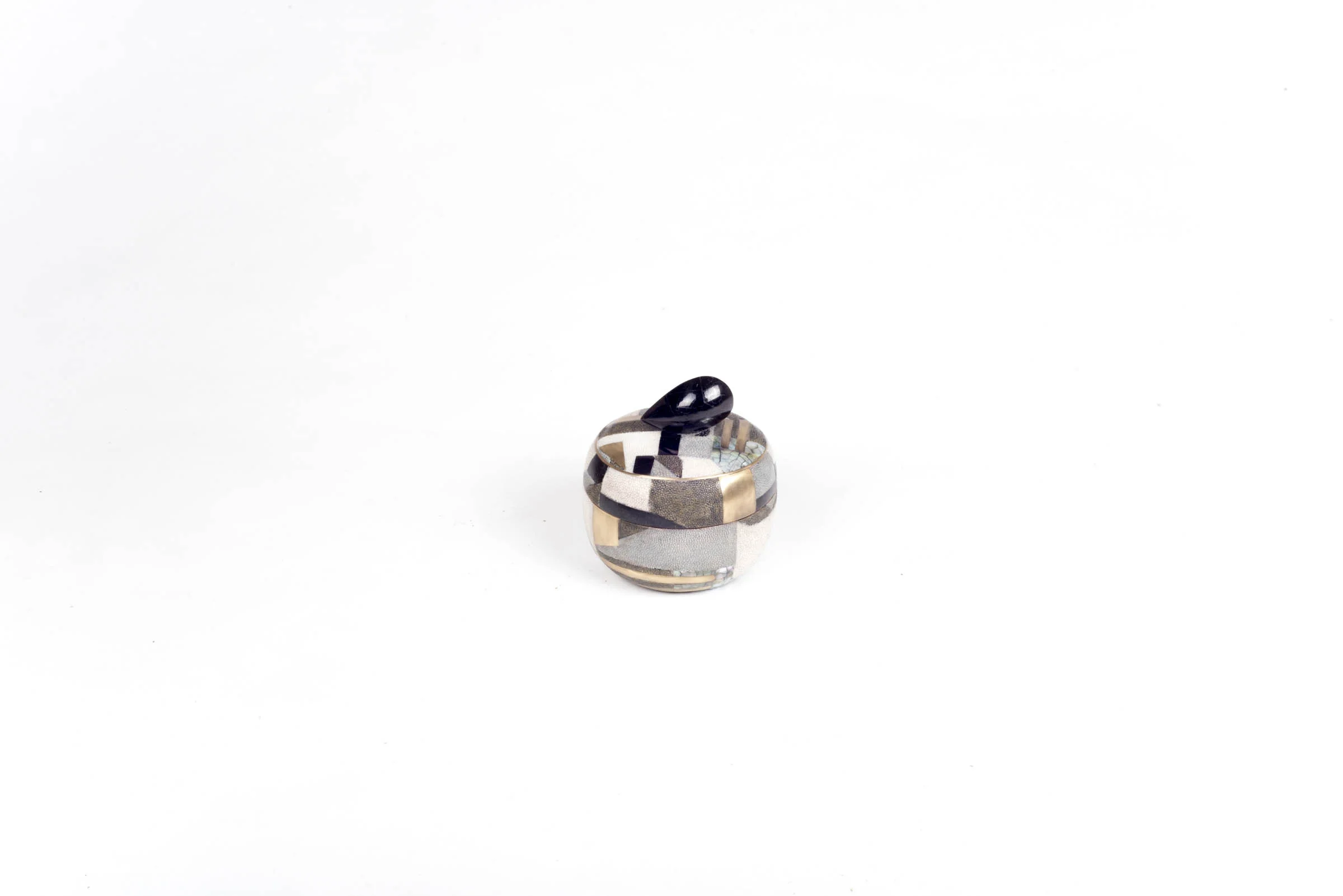 KRB02S-HD-D139-V1-Product-shop-Kifu-Paris-Texture-Shagreen-Shell-Interior-Tabletop=Decor-Accesories-Furniture.jpg