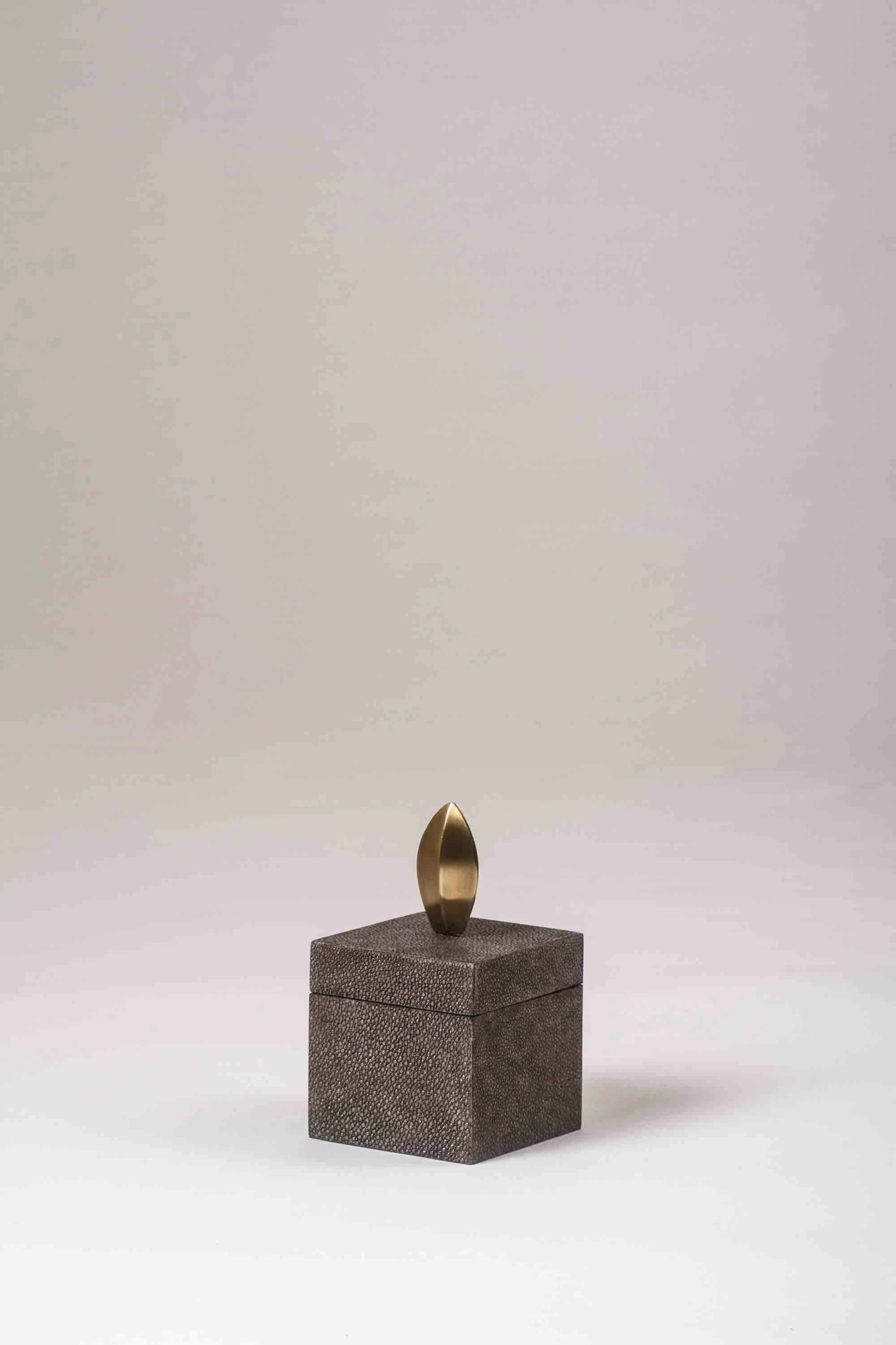 KB09-T-D101-BRG-V1-Product-shop-Kifu-Paris-Texture-Shagreen-Shell-Interior-Tabletop=Decor-Accesories-Furniture.jpg