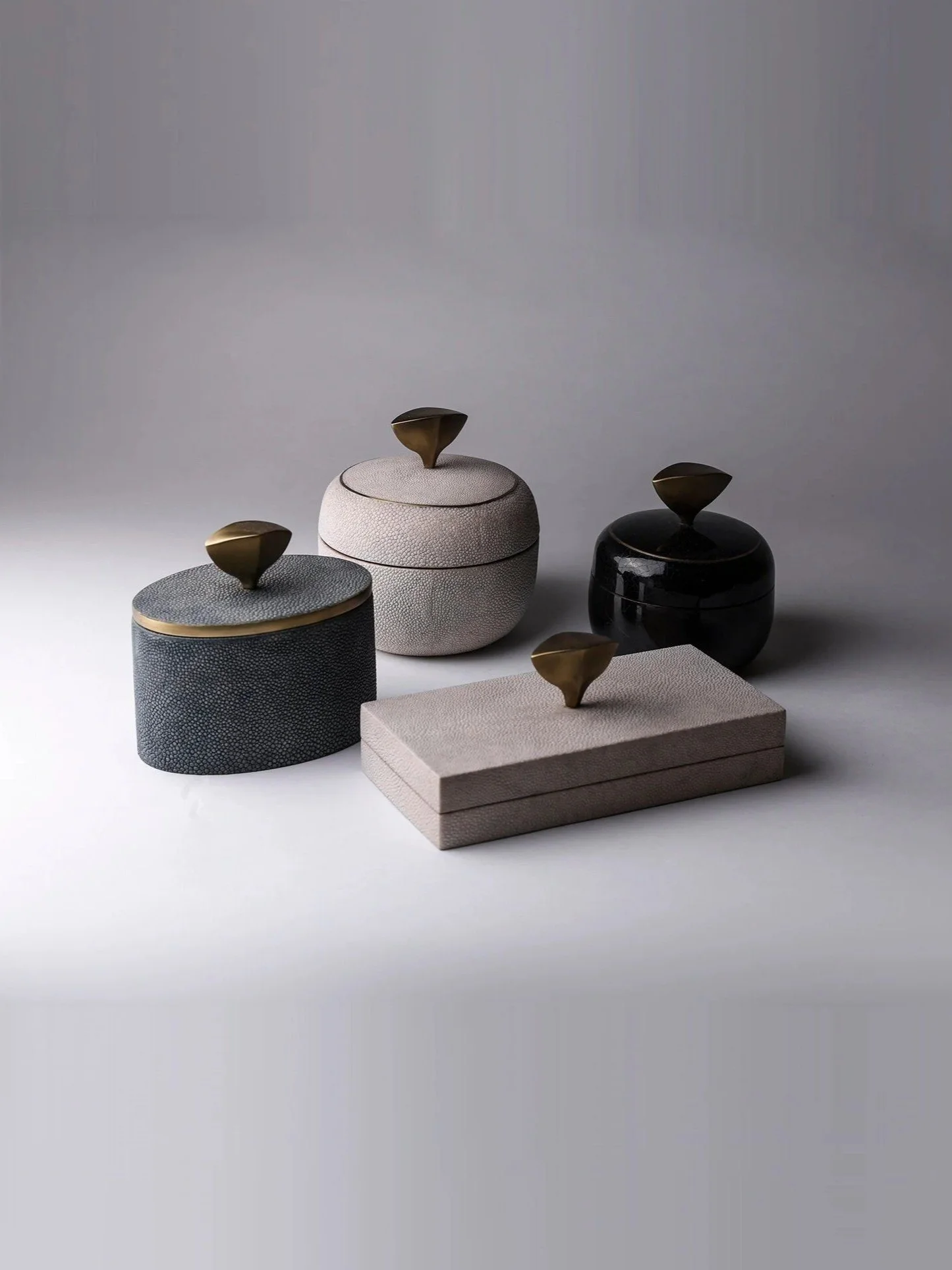 Pedestal Knob Box