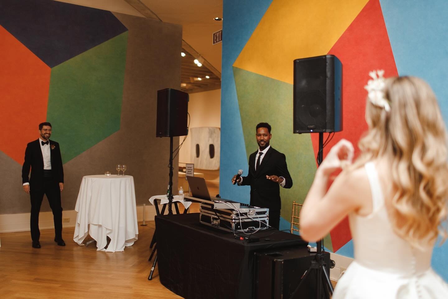 A black-tie wedding at the VMFA doesn&rsquo;t mean you won&rsquo;t be tearing up the dance floor with your guests. @massfxmusic will make sure of that 😉 

_______________________________

@valerie.demo 
@thehiveweddingco 
@vmfa_special_events 
@rolw