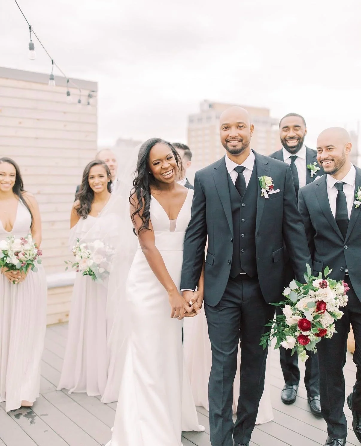 Gotta love that &lsquo;just married&rsquo; feeling! 

📷 @verleebishop 
📋 @thehiveweddingco 
🏠 @commonhouseevents 
🎪 @richmondphotobooth 
👗 @urbansetbride