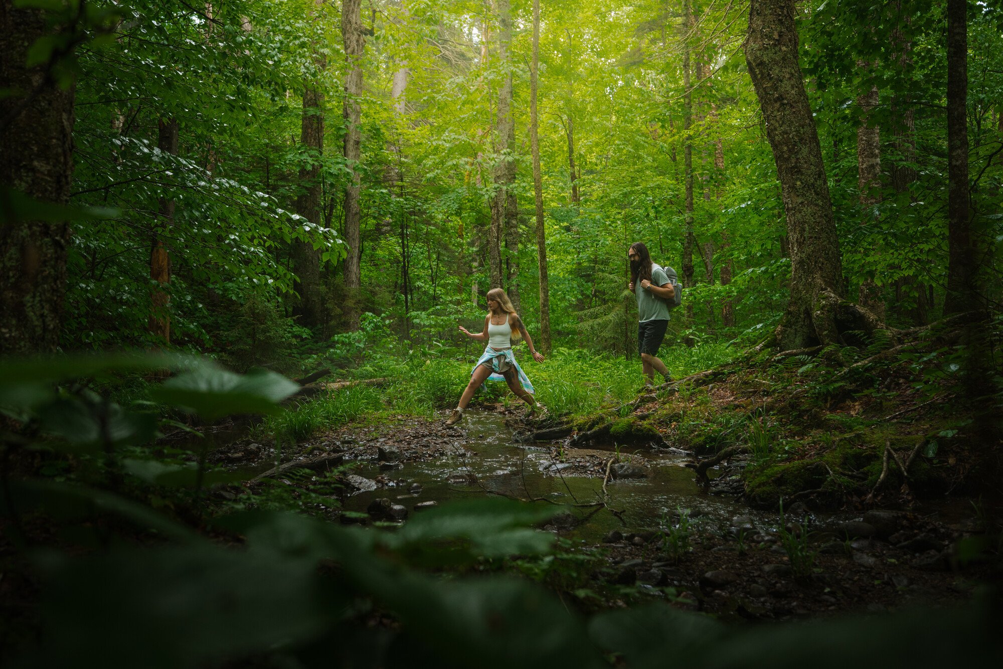 RS130201_AE_Chimney_Mountain_Hike_Couple_Summer_2026-Cody-Updike01_lpr.jpg