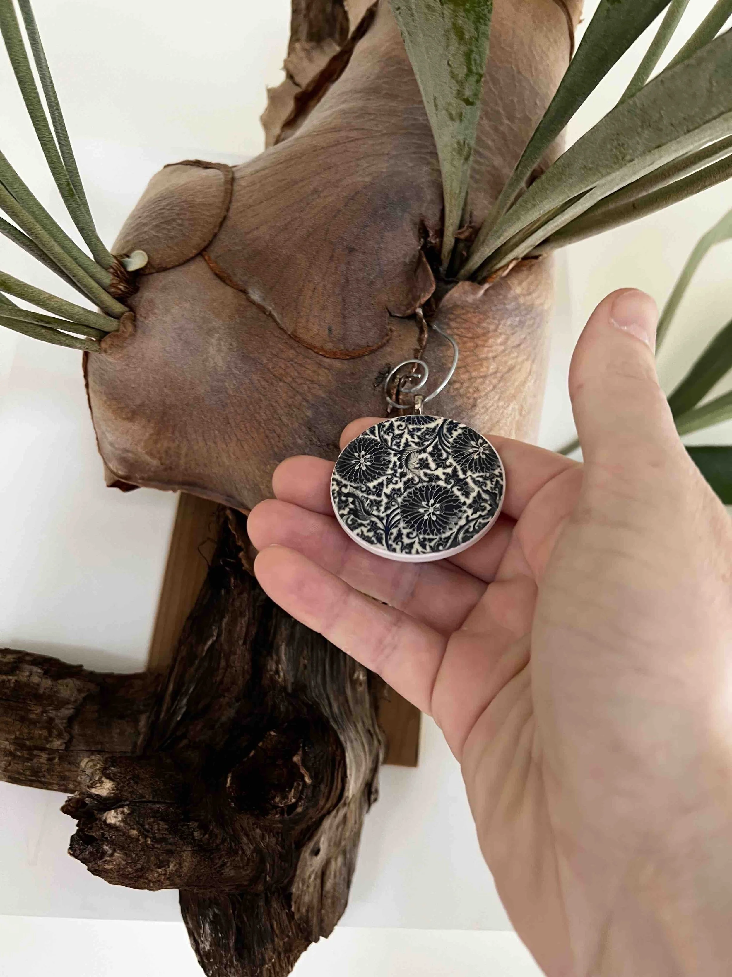 0034 - gift from JM that's getting consumed by the plant