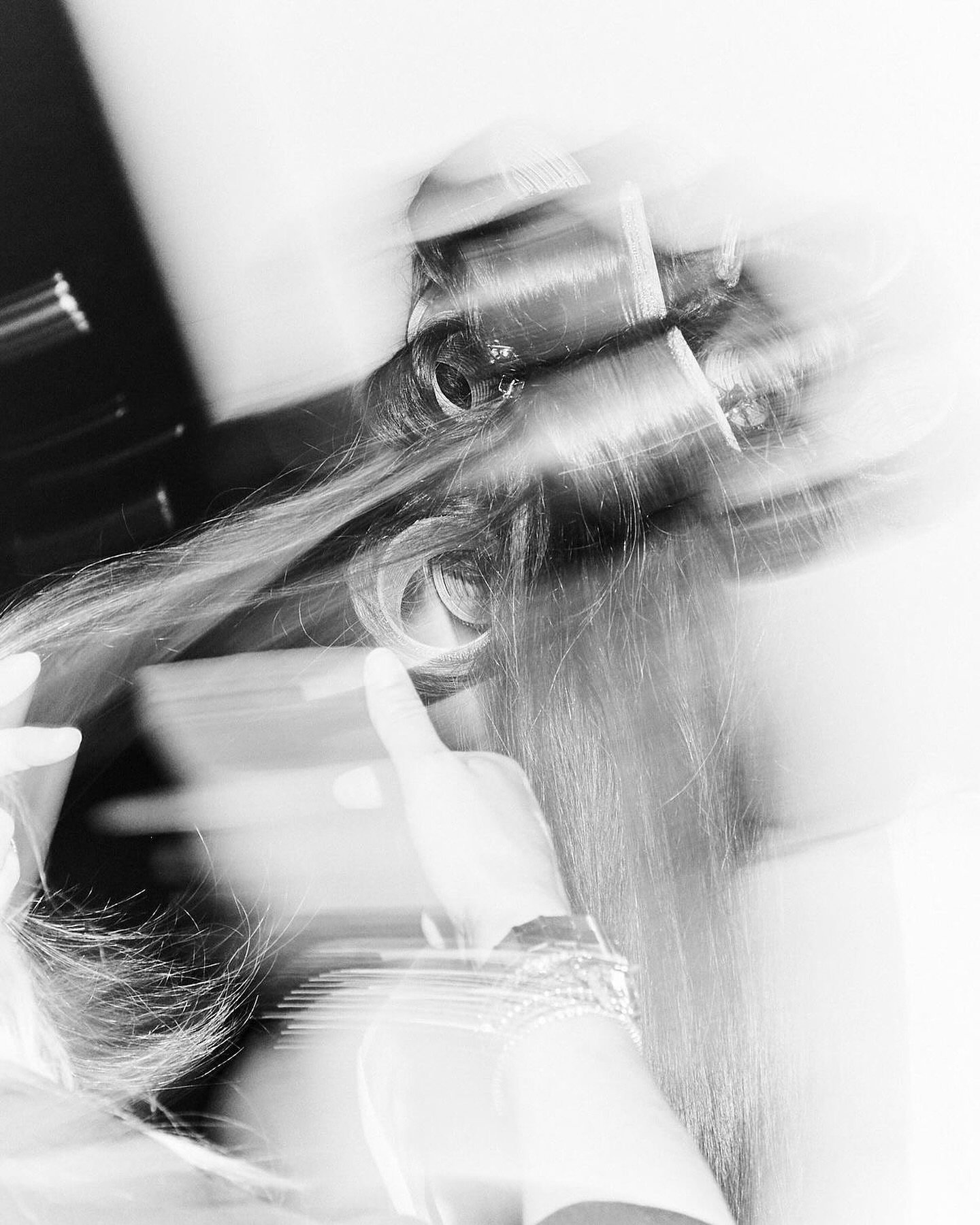 It&rsquo;s the season for celebrations &mdash; from sparkling holiday parties to elegant galas and unforgettable weddings. ✨
I specialize in creating hairstyles that enhance your natural beauty and fit perfectly with your outfit, personality, and eve