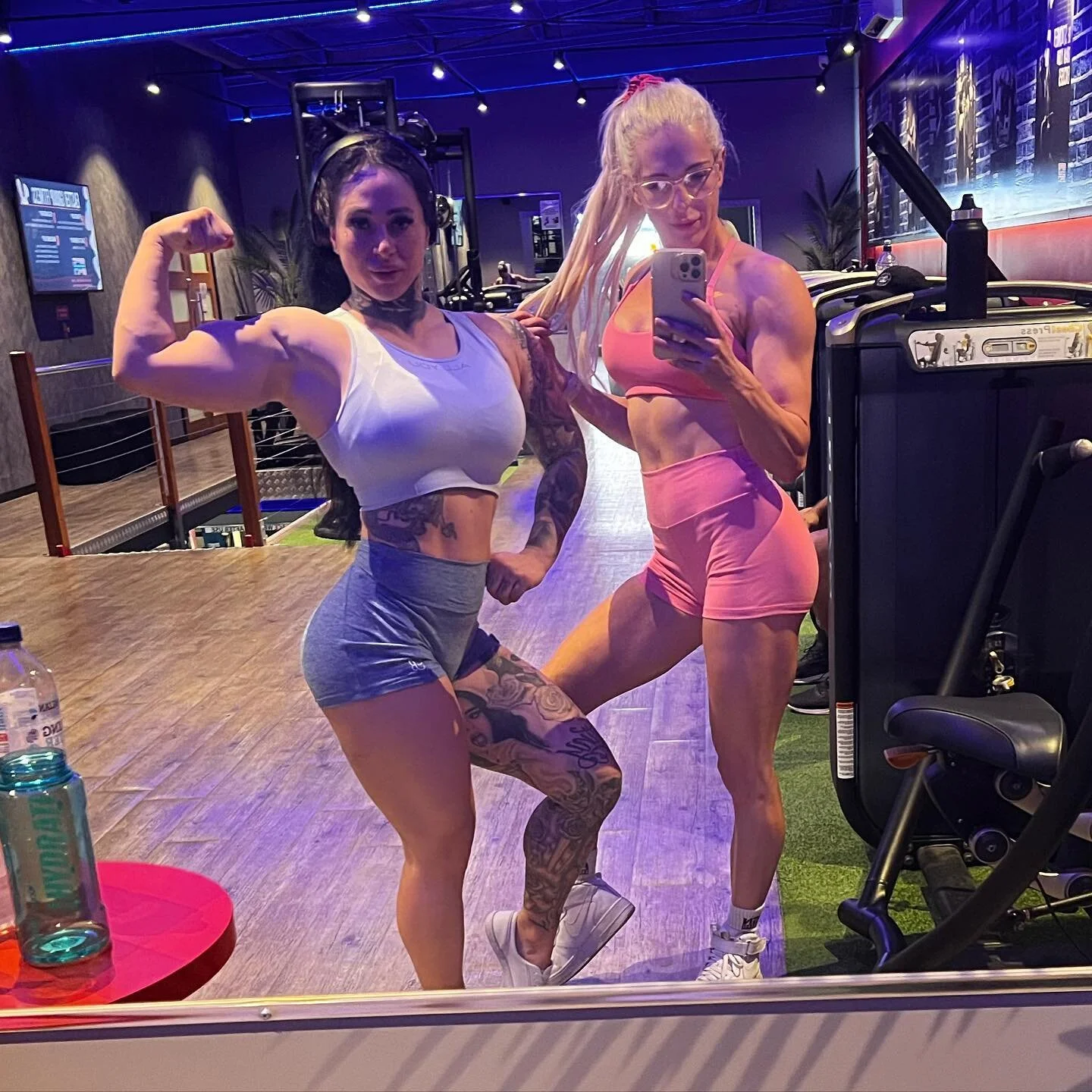 SO DAMN PROUD OF YOU @aamy.fit 

Newest @ifbbproleagueoz Figure Pro 💖