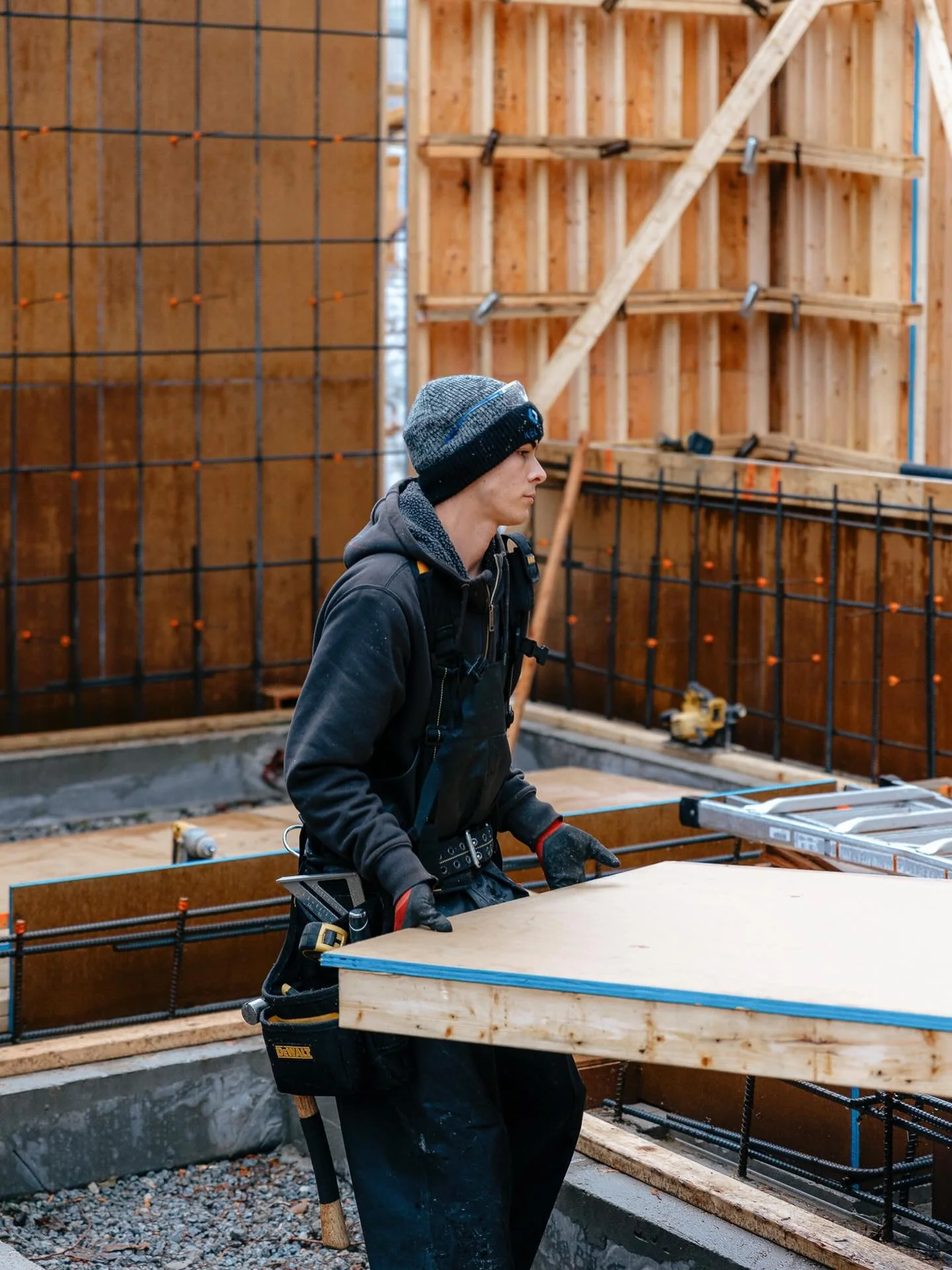 Get your forms stood. Get your structures braced. Keep your tools clean and dry. 
Because Santa Claus is coming! 🌲 🎅 

[3/3]