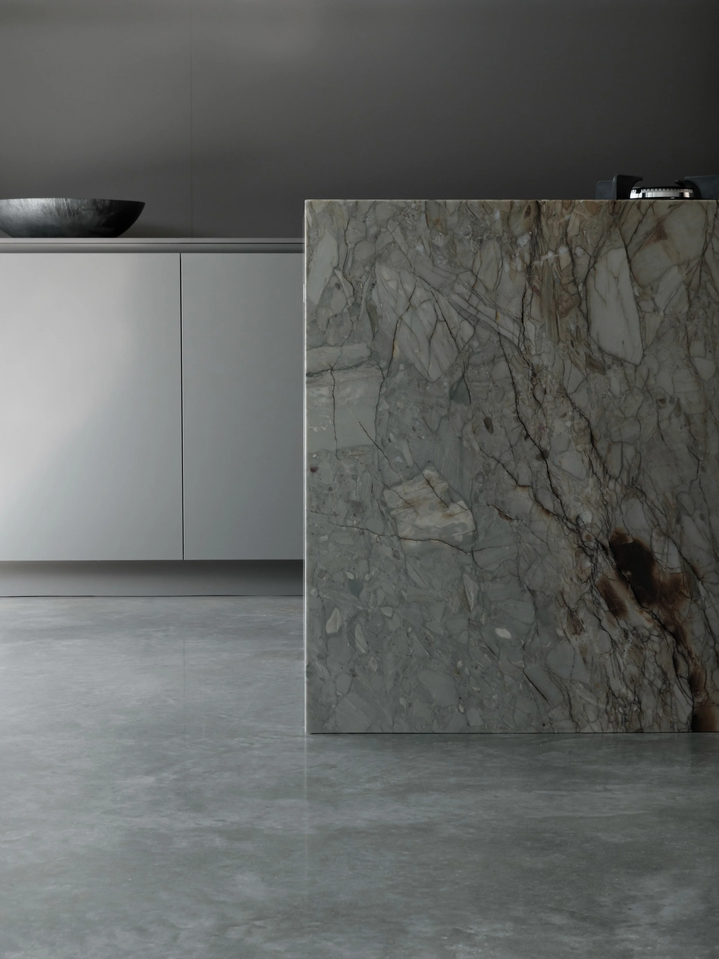 The timeless materiality of the Courtyard House 😍
This home was our first collaboration with @leckiestudio and the beginning of a wonderful working relationship. 🤝

Photos by @emaphotographi
[3/3]