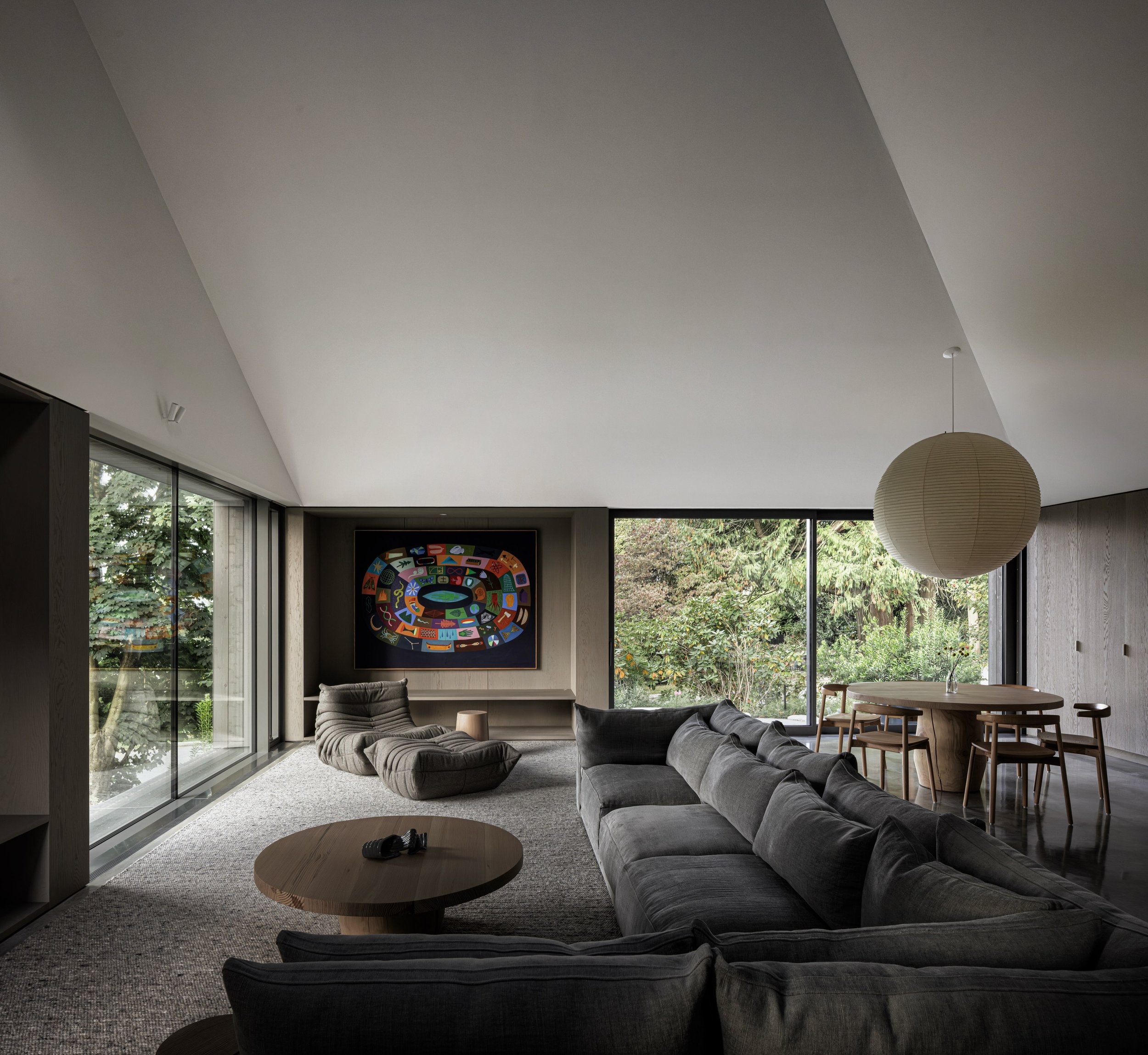 Nestled amongst nature, the Twin Peaks House has 100+ foot tall deciduous trees as its guardians. Between the natural surroundings and the unbelievably unique design, this home blends privacy and visual aesthetic perfectly. 👌🏻

Another great collab