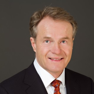 Van-headshot.jpg