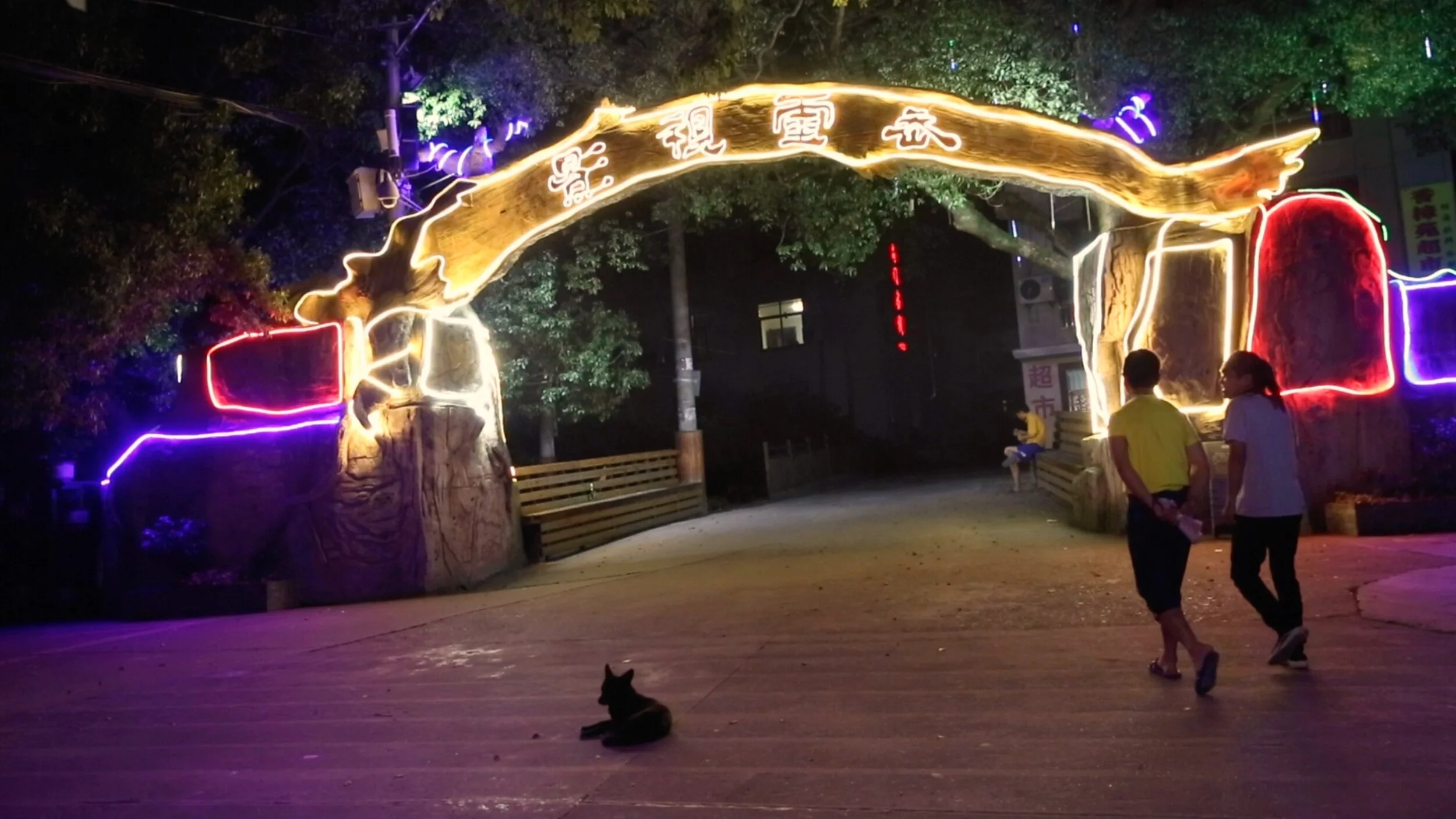  Where Background Actors Lived 