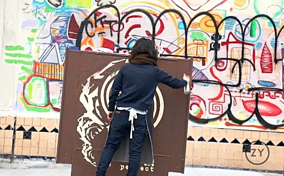 THE IN-DEMAND ‘MURALISTA’ WITH A FEMINIST MESSAGE