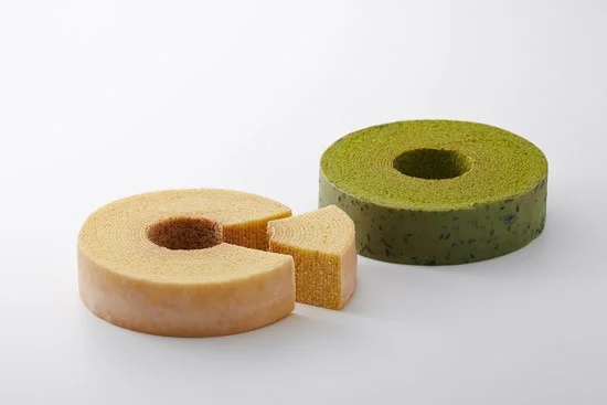 Plain Baumkuchen: Fluffy and moist. Soft baumkuchen covered in a delectable sugar icing.