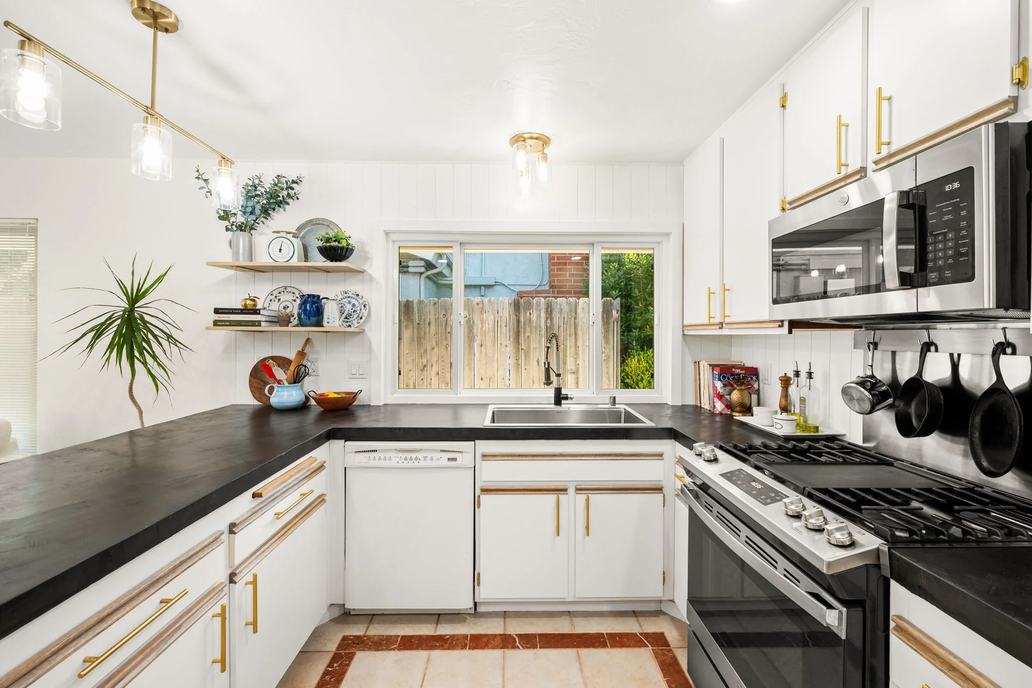 19-web-or-mls-18- Mt Ariane.jpg