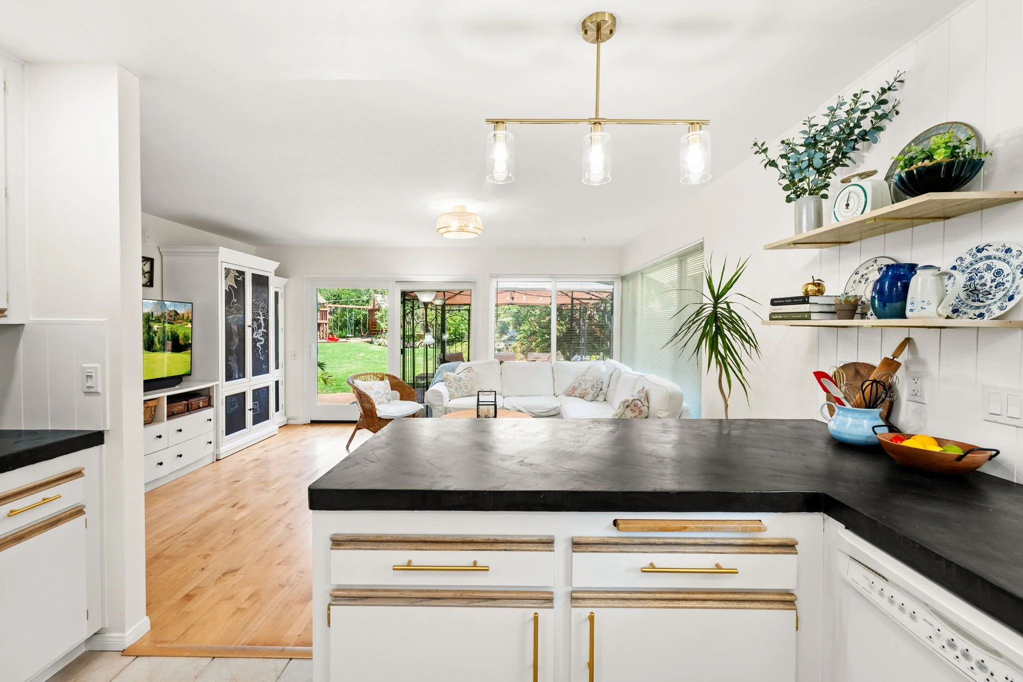 22-web-or-mls-21- Mt Ariane.jpg