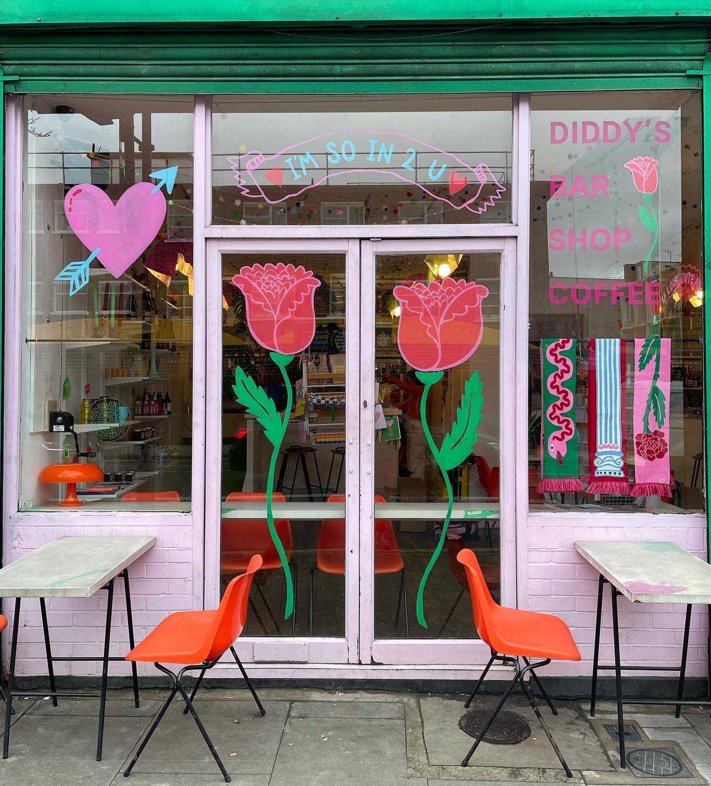 Cute window for the very cute @diddysbar 💘🌹 they&rsquo;re having a Valentine&rsquo;s Day party tonight get down there for a lovely time &amp; pink drinks 💃🏼