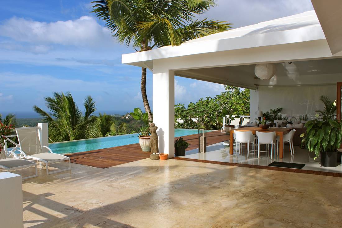 Lovely Villa that Sits on Top of a Small Hill. Incredible and Stunning Views1.jpg