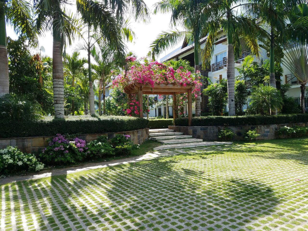 Apartment for sale las terrenas monserrat II common area entrance.jpeg