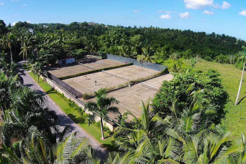 Esperanza+Residence+in+Las+terrenas+tennis+courts.jpg