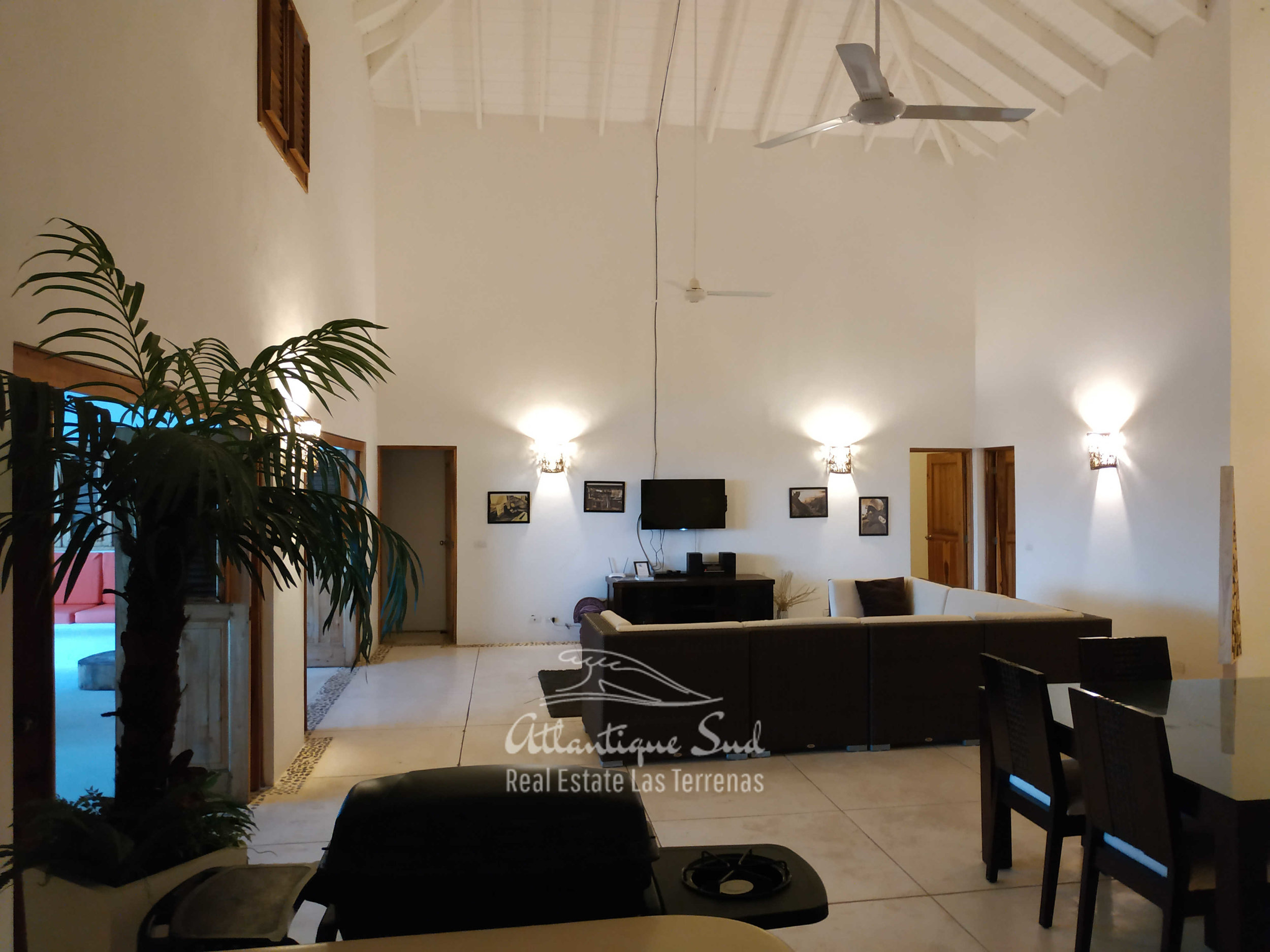 beachfront villa los nomadas for sale 10.jpg