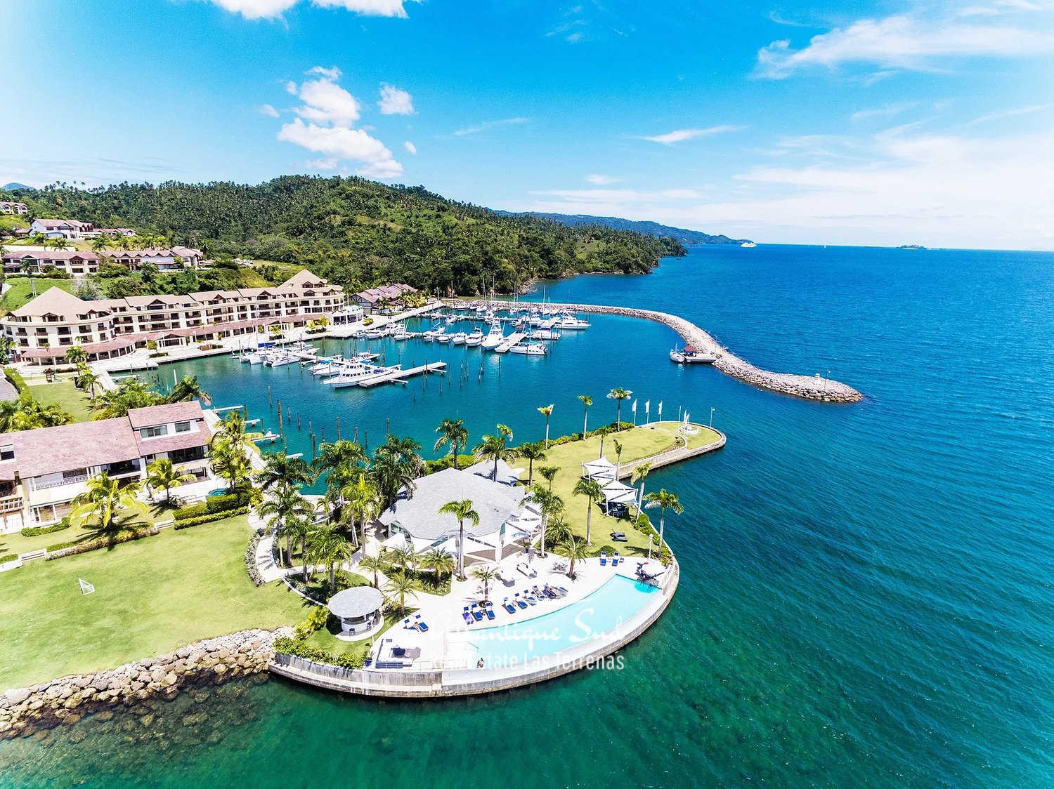 Spacious apartment with marina in samana1.jpg