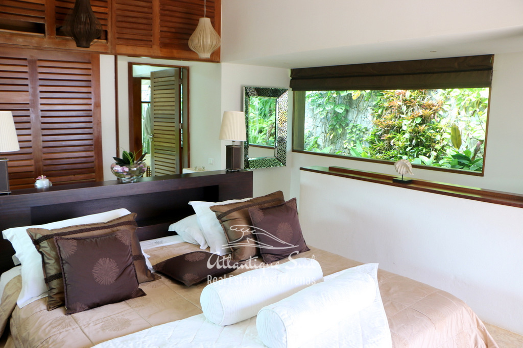 Beautiful villa tucked away on a hill to enjoy peace and quiet 10.jpg