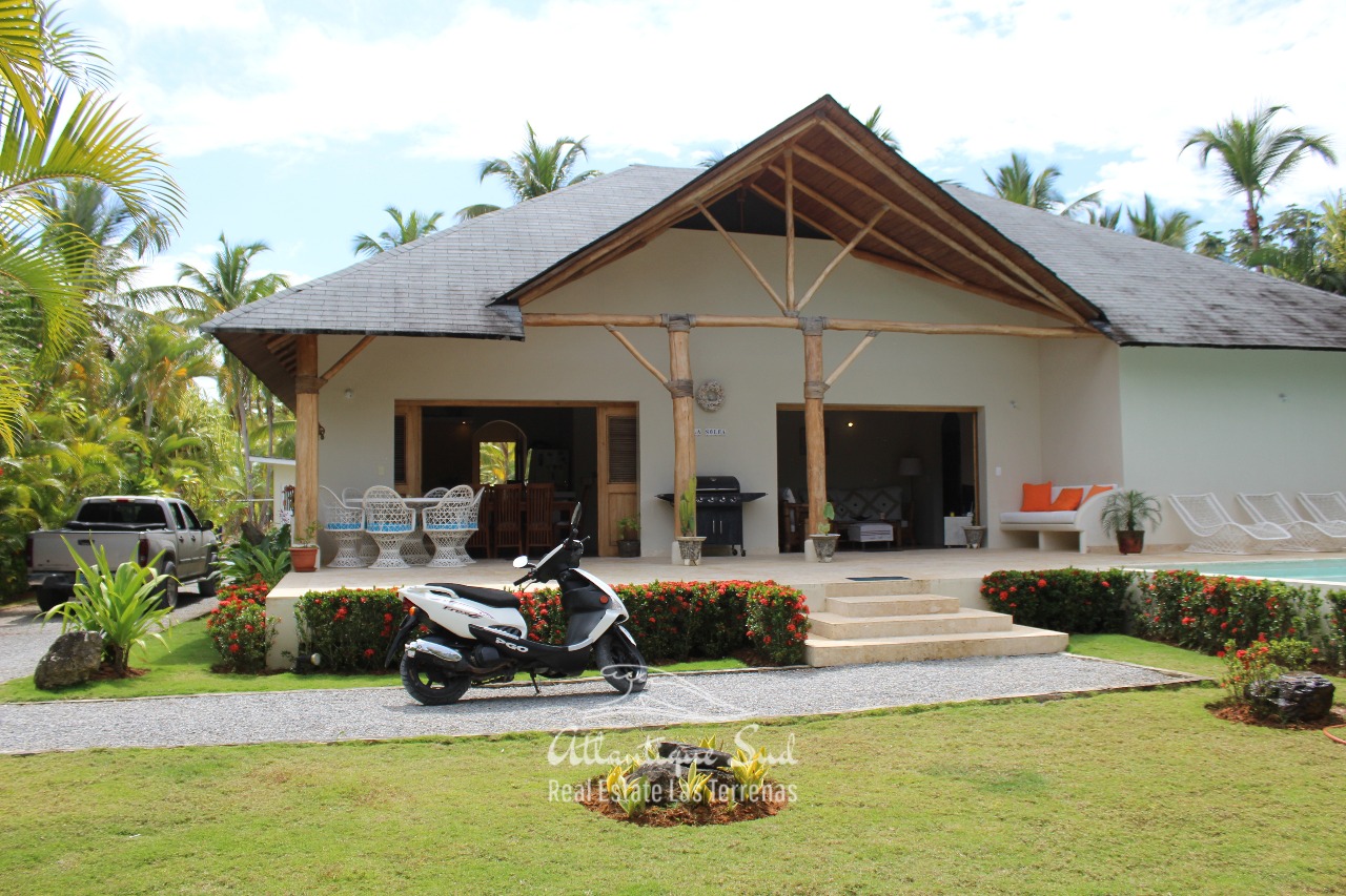 caribbean-villa-in-beachfront-residential10.jpeg