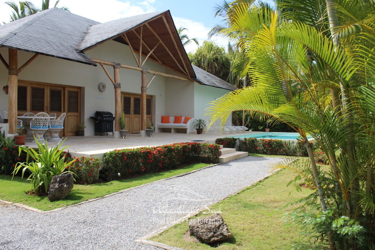 caribbean-villa-in-beachfront-residential888.jpeg