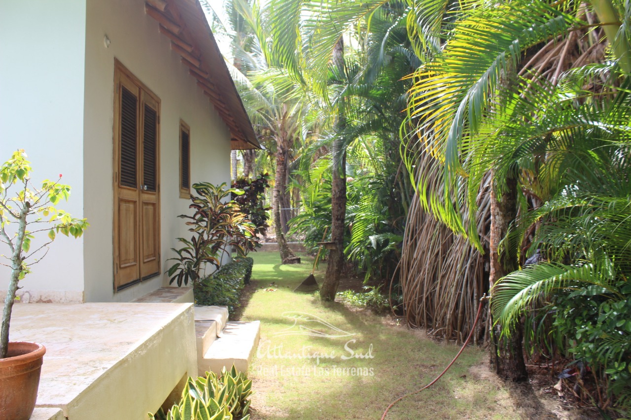 caribbean-villa-in-beachfront-residential8282.jpeg