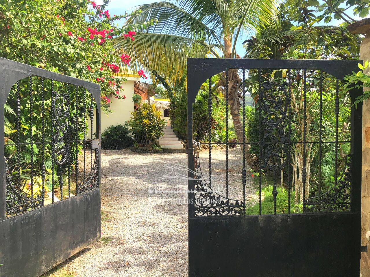 caribbean-style-villa-on-hill-for-sale23.png