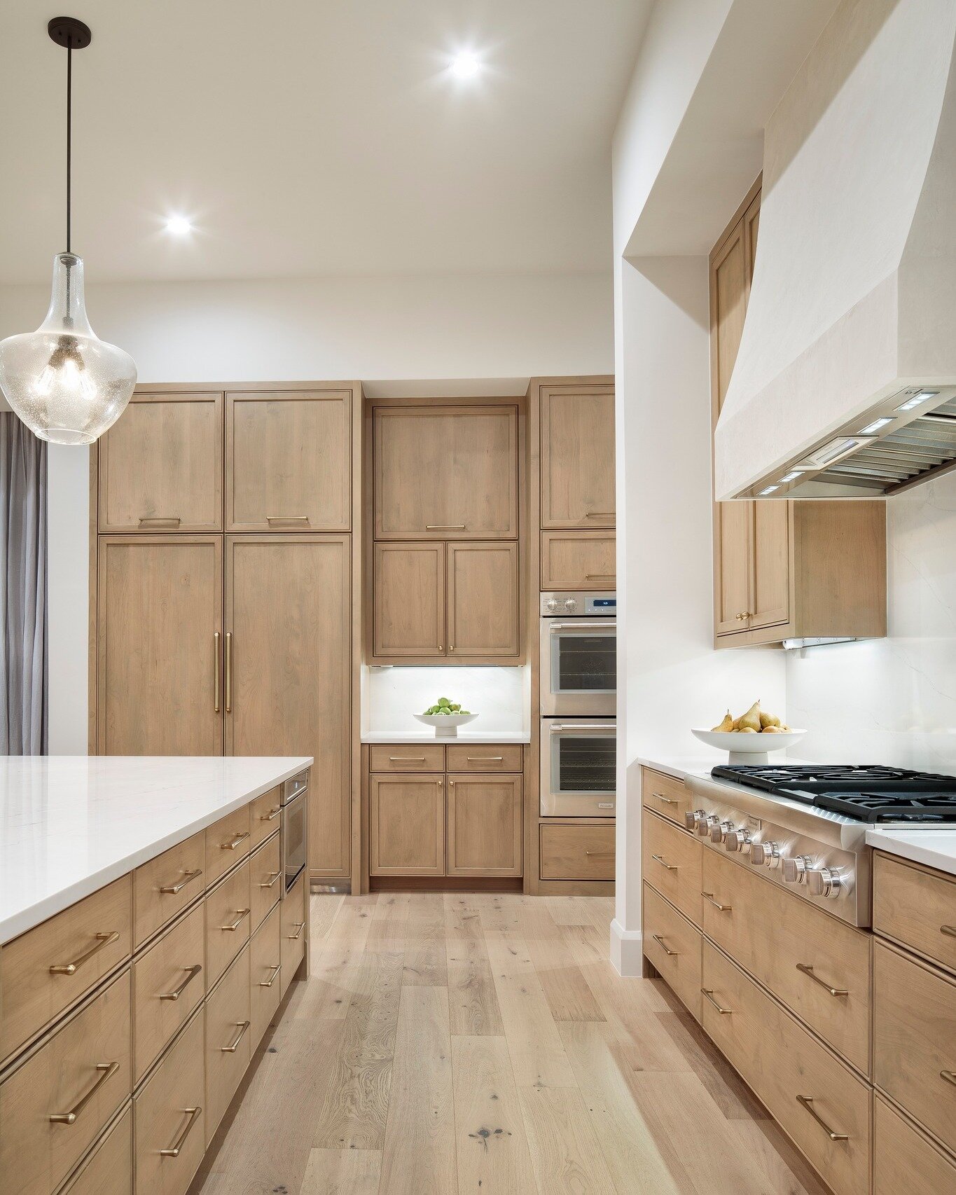 Kitchen goals! So much cabinet space to tuck everything away and keep the countertops clean and clear. 

#austininteriordesign #austininteriordesigner #austindesign #atxhome #austinhome #austindesigner #interiordesignaustin #texashomes #texasinterior