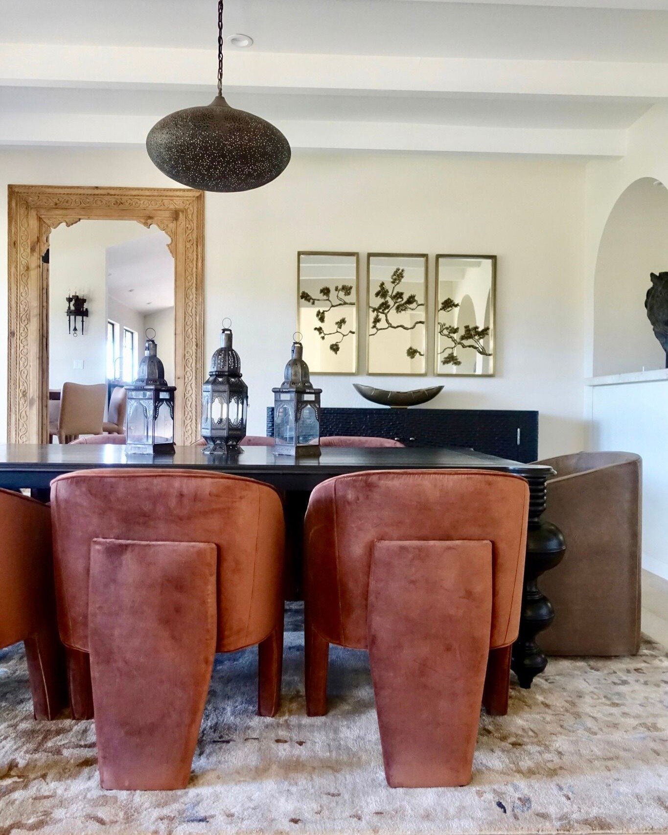 This eclectic home in Palo Alto has been so much fun to remodel and furnish. We selected some unique furnishings for a modern Moroccan twist in the Dining.

#austininteriordesign #austininteriordesigner #austindesign #atxhome #austinhome #austindesig