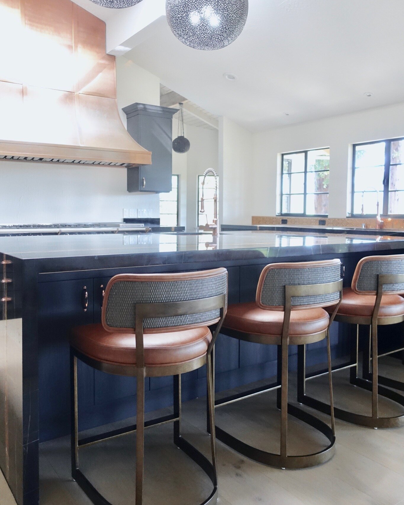 These Palecek counter stools were the perfect fit in our Palo Alto project. The mixed materials complement the eclectic kitchen finishes.

#austininteriordesign #austininteriordesigner #austindesign #atxhome #austinhome #austindesigner #interiordesig