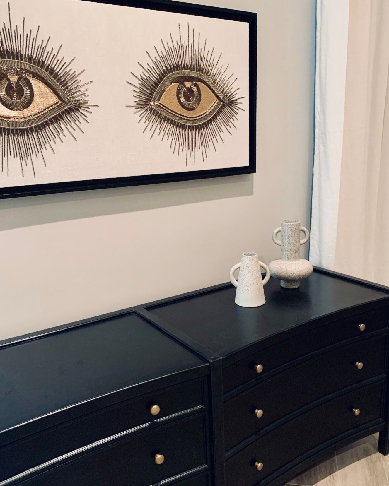 The eyes have it! We love this Jonathan Adler beaded artwork. It was the perfect fit for this guest bedroom.

#austininteriordesign #austininteriordesigner 
#austindesign #atxhome #austinhome #austindesigner #interiordesignaustin #texashomes #texasin