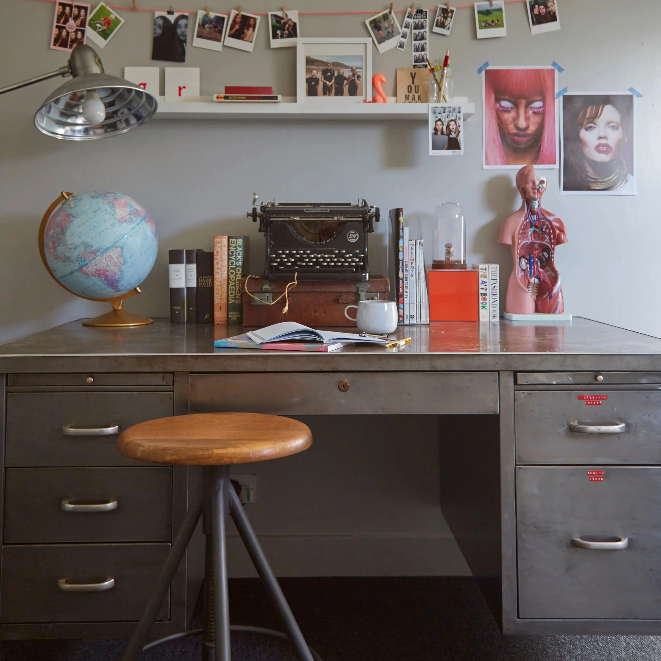 Desk.jpg